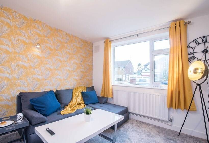 Michaelmas 2 Bedroom Apartment In Coventry