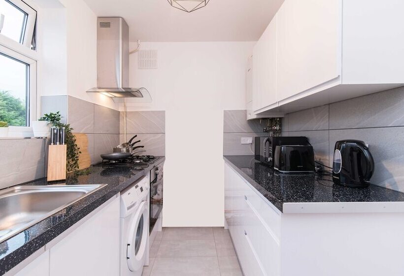 Michaelmas 2 Bedroom Apartment In Coventry