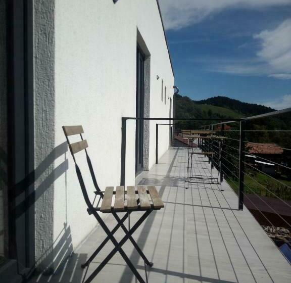 بنسيون Casa Prieteniei   Camere   3 Km Piatra Neamț