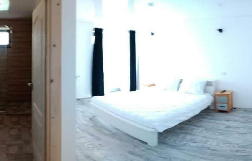 بنسيون Casa Prieteniei   Camere   3 Km Piatra Neamț