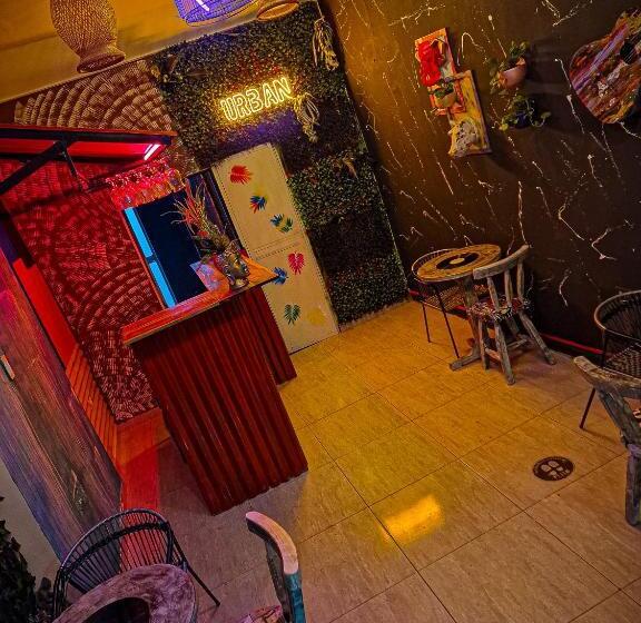 پانسیون Urban Hostal Bar