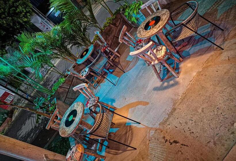 پانسیون Urban Hostal Bar