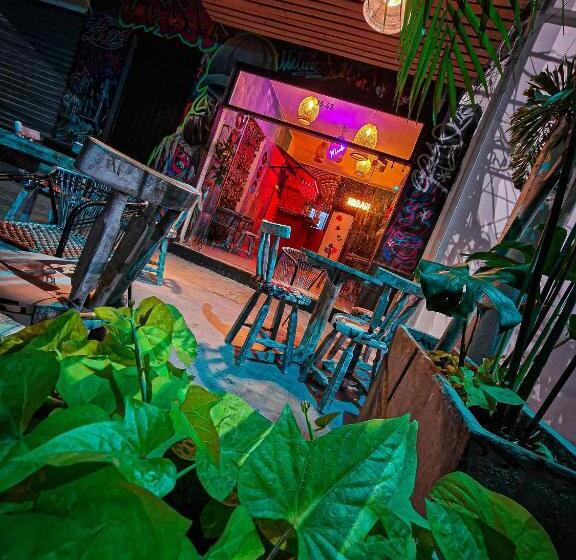 پانسیون Urban Hostal Bar