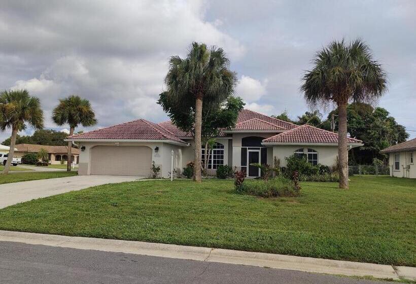 Spacious Oasis Updated Home 3 Bed 2 Bath  7 Min To Nokomis Beach