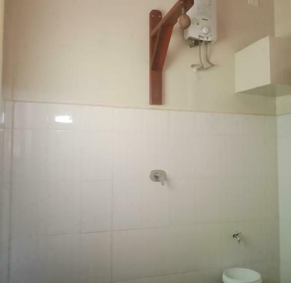 ユースホステル Raja Guest House   Jungle Trekking & Tours Bukit Lawang Sumatra