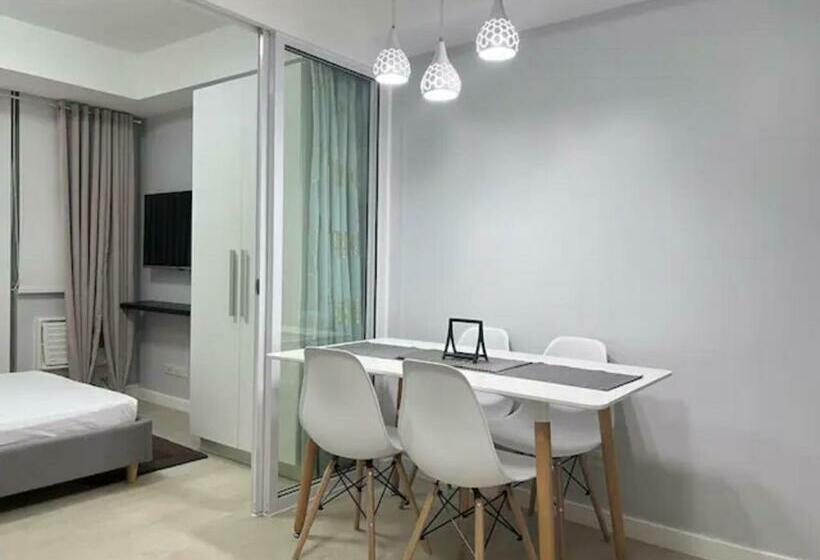 1br Unit With City View @ Bahamas Tower, Azure