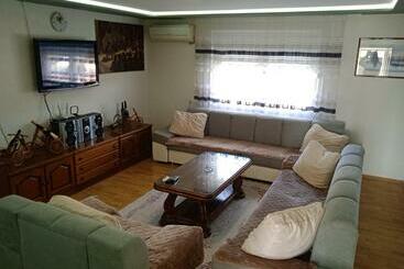 Apartman Nevera