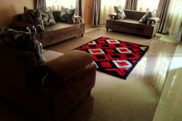 تختخواب و صبحانه A &j Holiday Suites