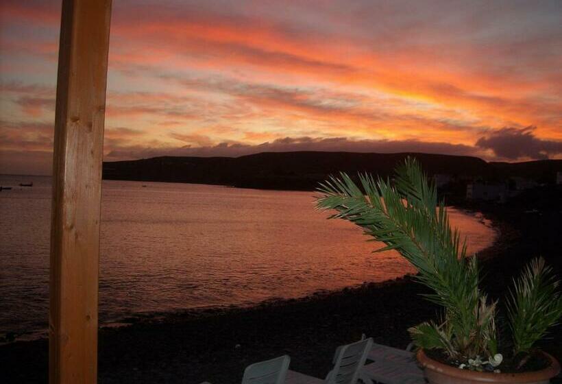 Casa Marinera En La Orilla Del Mar