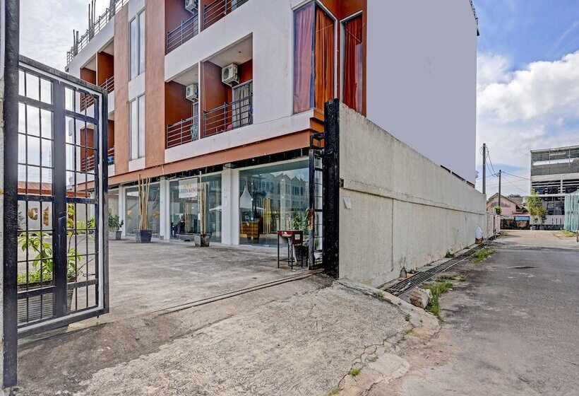 בית מלון כפרי Collection O 91586 Green House Tiban