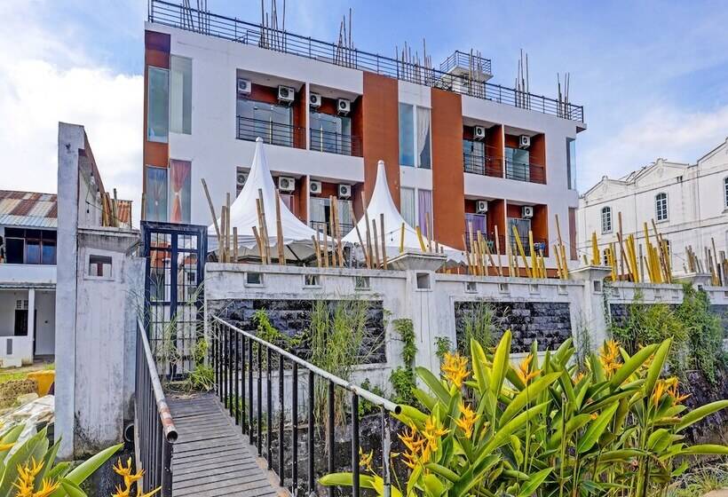 בית מלון כפרי Collection O 91586 Green House Tiban