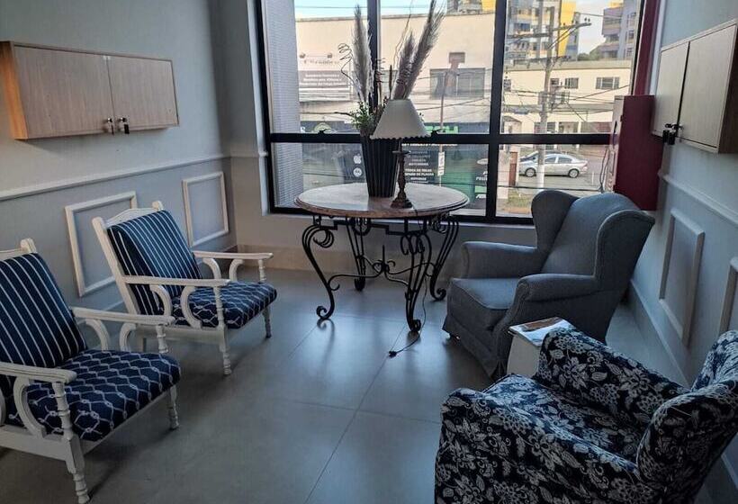 هتل کپسول Avenida Hotel De Resende