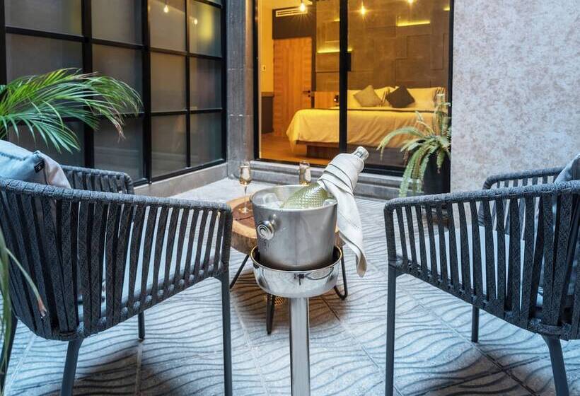 هتل Patio Santiago
