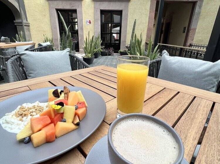 هتل Patio Santiago