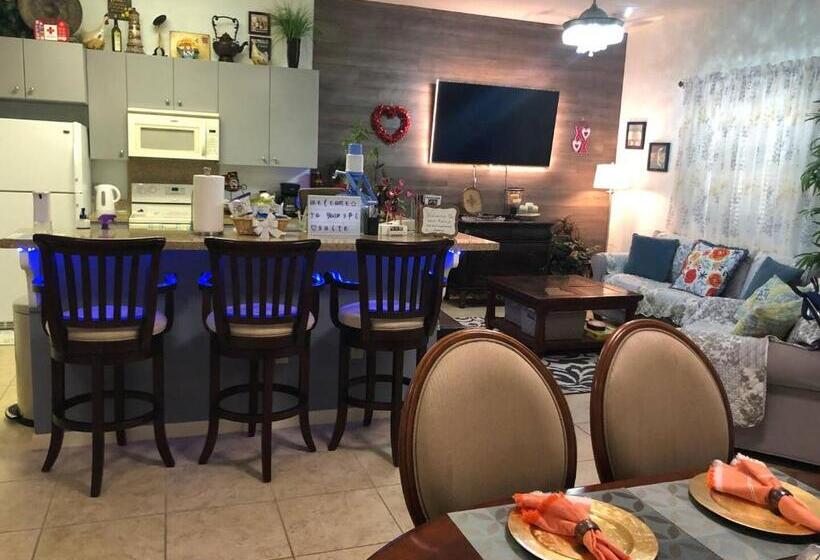 פנסיון Cozy & Spacious Condo 10min Walk To Beach