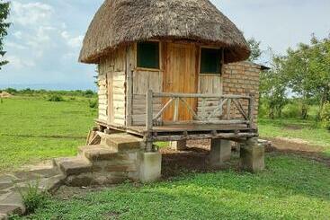 استراحتگاه Songbird Safari Lodge & Campsite
