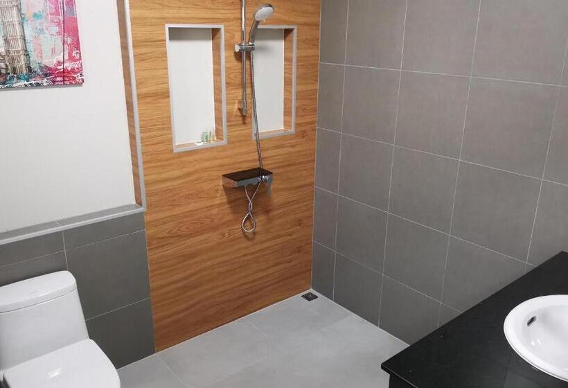 Private Pool Villa With Jacuzzi At Royal Park Village   Walk To The Beach   6 People   Max 3 Males