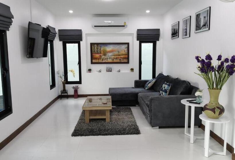 Private Pool Villa With Jacuzzi At Royal Park Village   Walk To The Beach   6 People   Max 3 Males