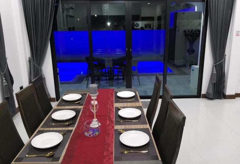 Private Pool Villa With Jacuzzi At Royal Park Village   Walk To The Beach   6 People   Max 3 Males