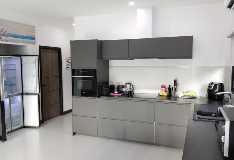 Private Pool Villa With Jacuzzi At Royal Park Village   Walk To The Beach   6 People   Max 3 Males