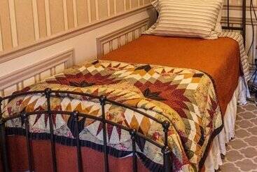 تختخواب و صبحانه Frisco Lodge