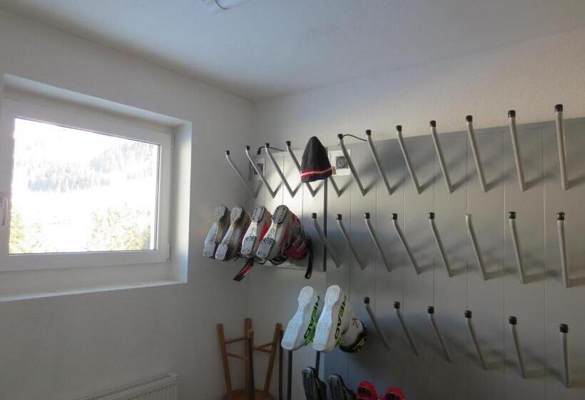 تختخواب و صبحانه Haus Churlis