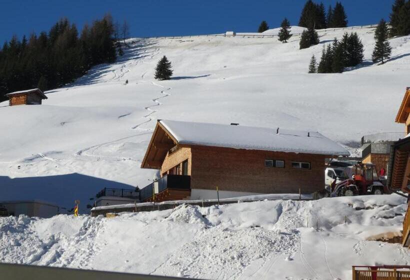 تختخواب و صبحانه Haus Churlis