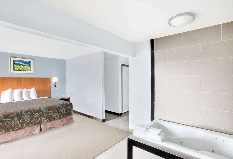هتل Days Inn By Wyndham Watertown Fort Drum