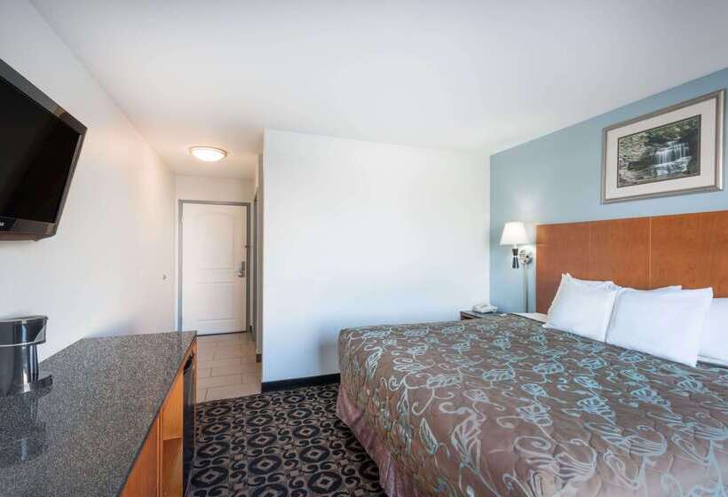 هتل Days Inn By Wyndham Watertown Fort Drum