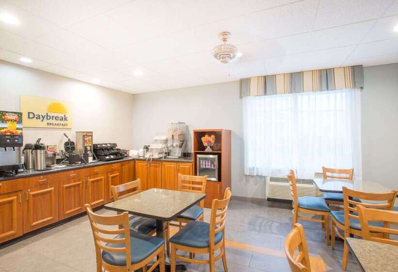 هتل Days Inn By Wyndham Watertown Fort Drum