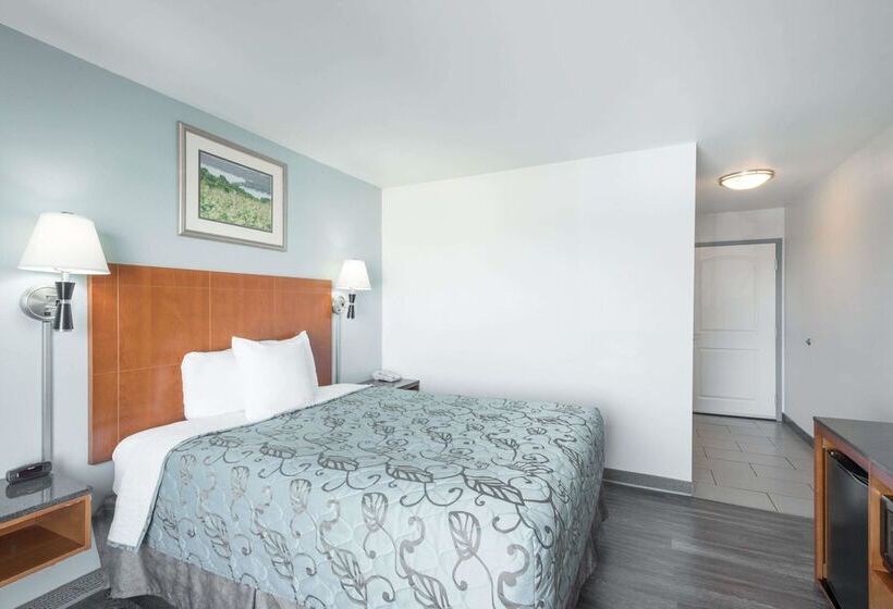 هتل Days Inn By Wyndham Watertown Fort Drum