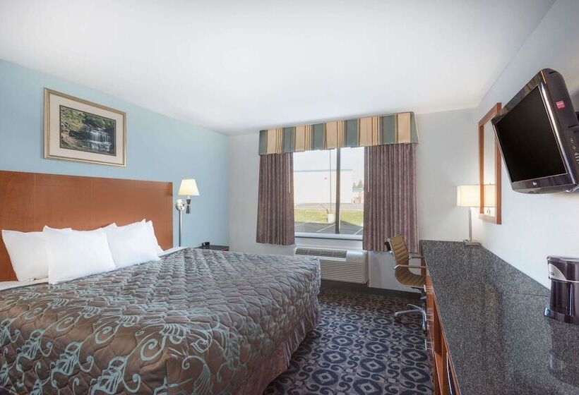 هتل Days Inn By Wyndham Watertown Fort Drum