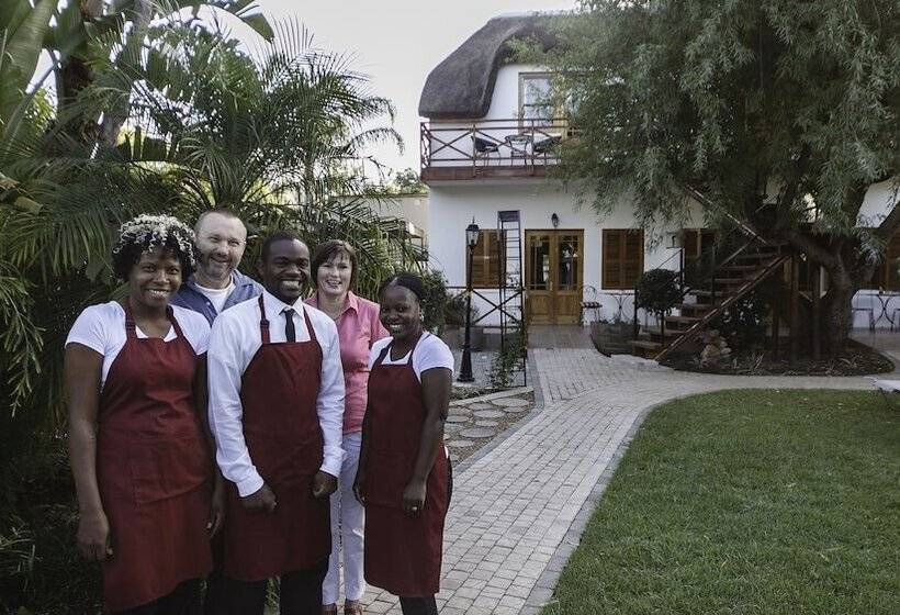 Отель Gubas De Hoek Meet Eat Sleep
