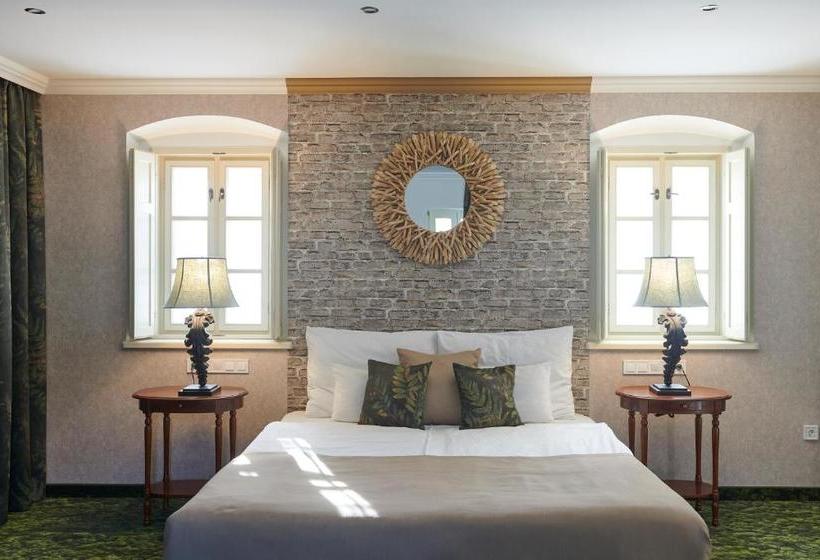 فندق Platan Udvarhaz