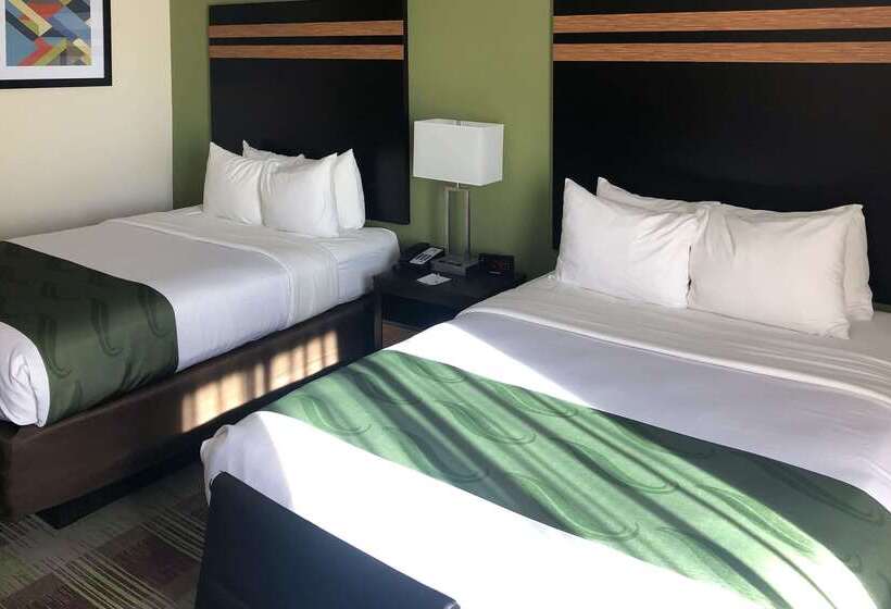 בית מלון כפרי Quality Inn & Suites