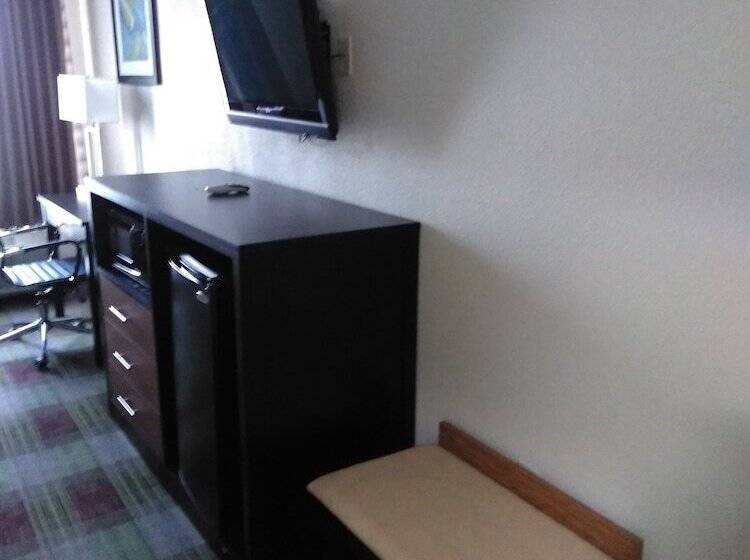 בית מלון כפרי Quality Inn & Suites