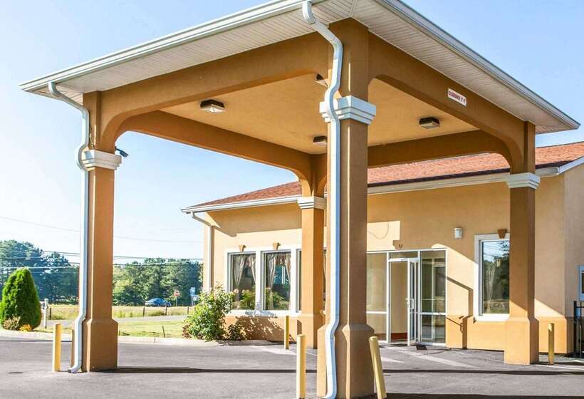 호텔 Quality Inn & Suites