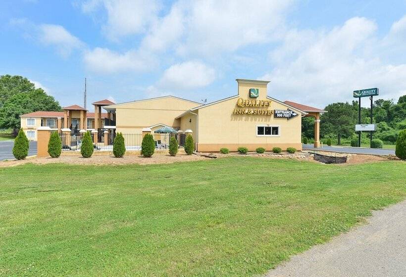 호텔 Quality Inn & Suites