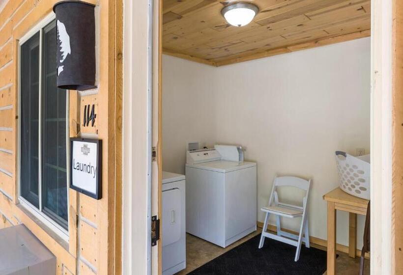 هتل Rock Crest Lodge And Cabins