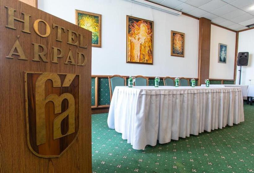 Отель Árpád