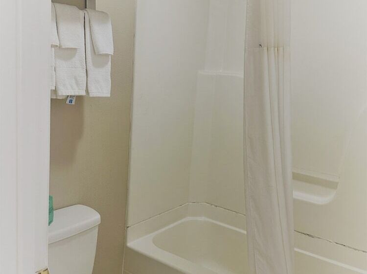 فندق Super 8 By Wyndham Picayune