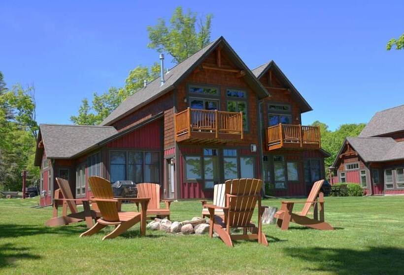 Отель Trappers Landing Lodge
