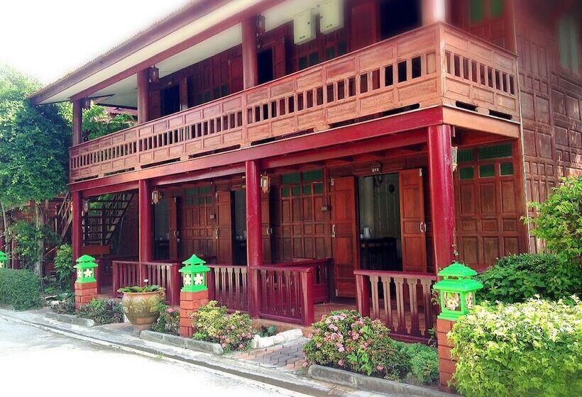 Jaroenrat Resort