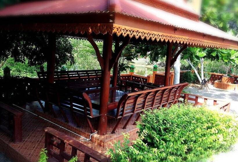 Jaroenrat Resort