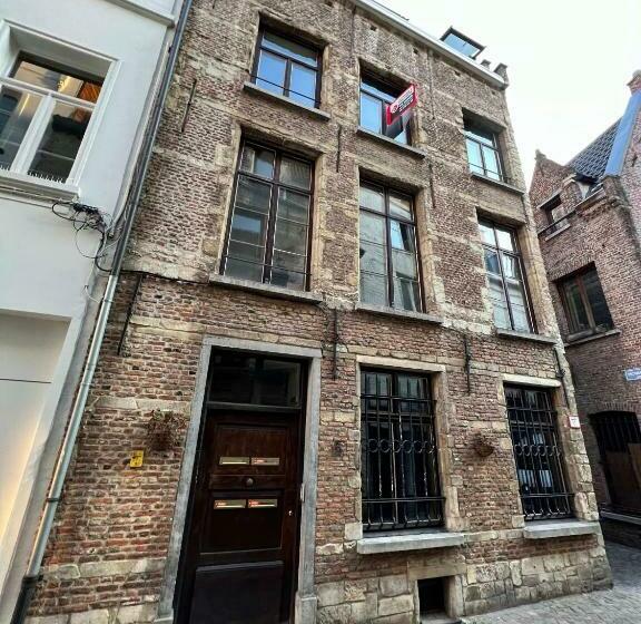 Authentic Apartment In The Heart Of Antwerp