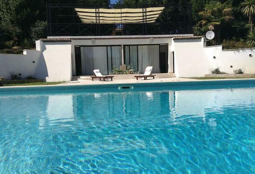 Villa With Swimming Near Rome