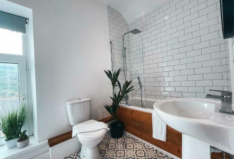 Coronation House By Solace Stays