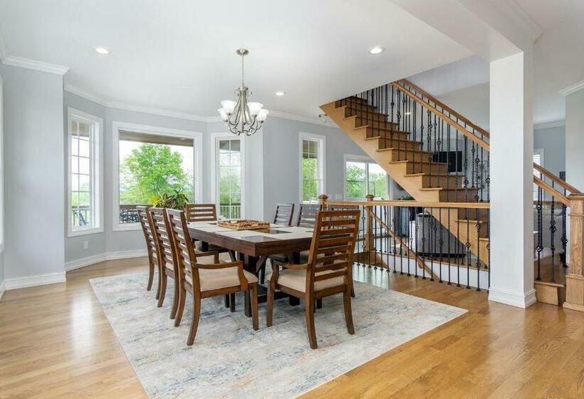 Hot Tub, Views & Game Room   20 Min To Downtown Asheville!
