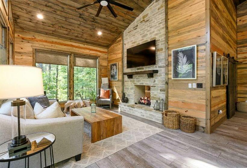 Vacana Top Rated Cuddle Couples Cabin, Hottub, Firepit, Pet Friendly, Secluded