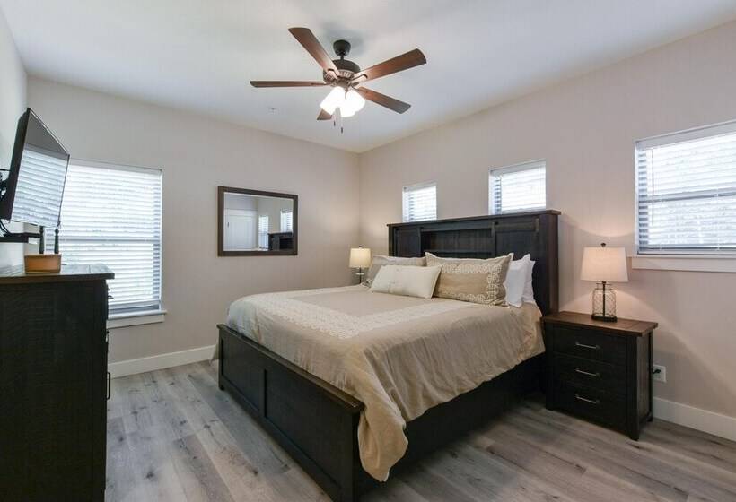 Journey S Remedy  Lake View Sleeps 30